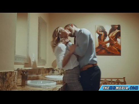 ❤️ وقتی یک بلوند بی تنه شما را در یک دستشویی عمومی اغوا می کند ❤ پورنو سخت در fa.hqpornvideos.ru ❌️❤